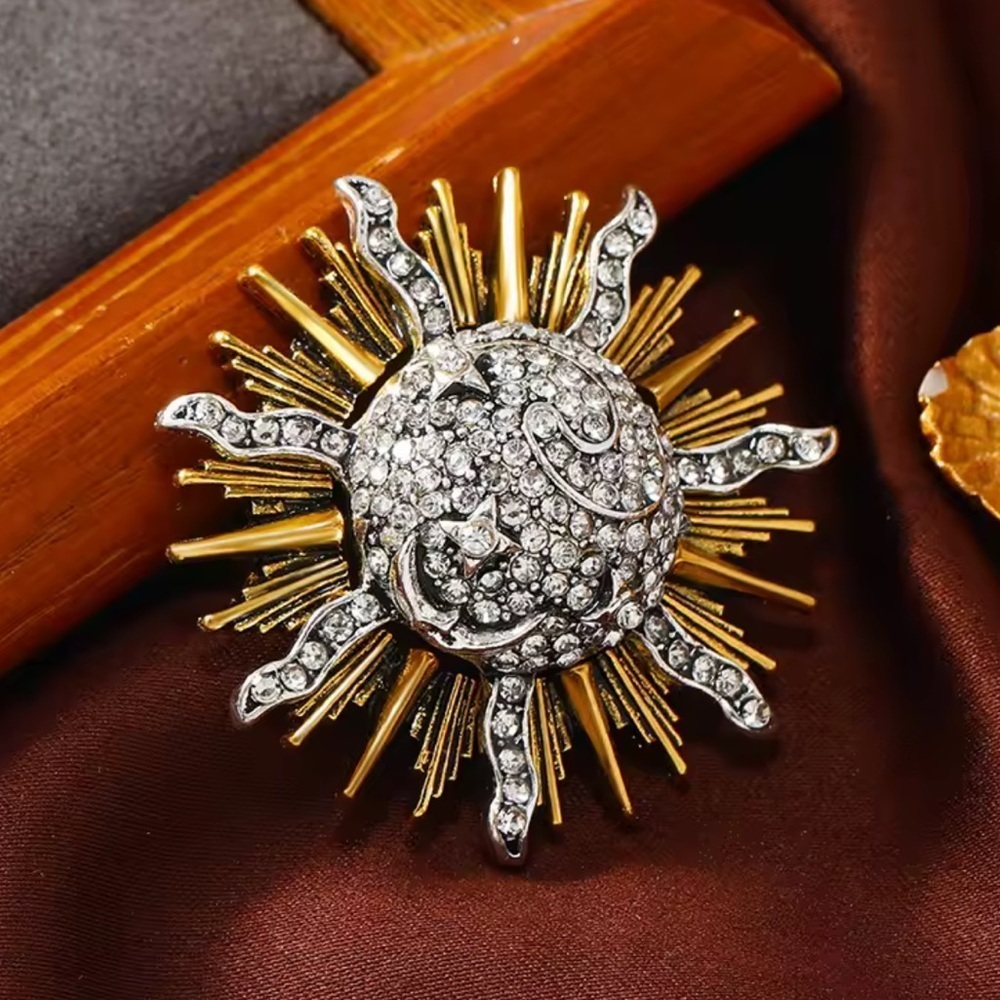 Vintage Gold Sunburst Crystal Brooch – Radiant Statement Pin - Picture 5 of 9
